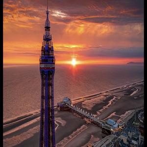 Höre Tower Radio Blackpool in der App.