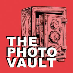 Höre The Photo Vault: A journey into Vernacular Photography, Archives and Photobooks in der App.